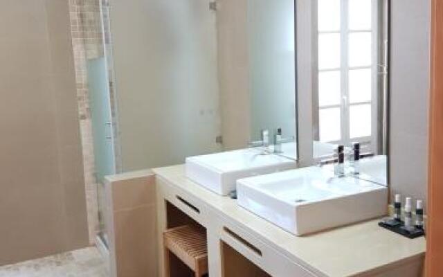Door 12, Sintra Guest House