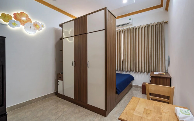 Hearth and Home De Tham