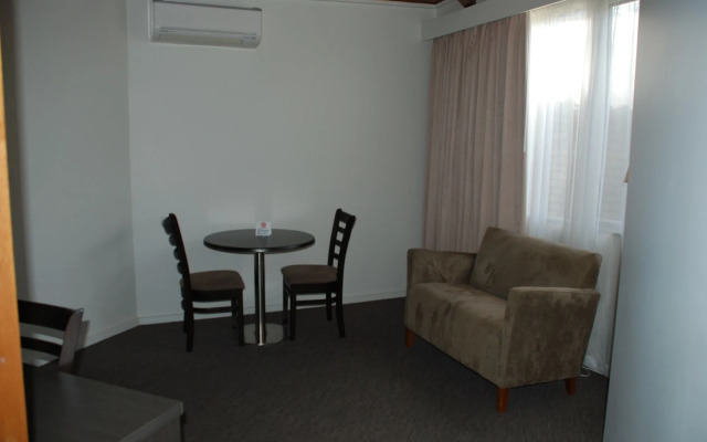 Mitchell on Main Motel & Apartments