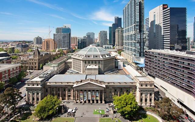 Holistay at Melbourne Central Apartment