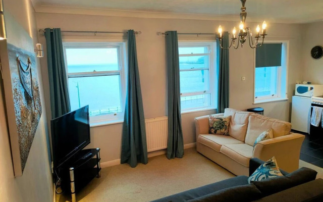 Sunrise View - Beachfront Apartment, Weymouth