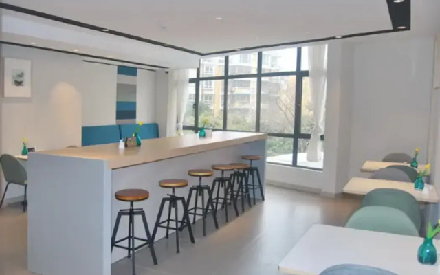 Homeinn Selected Hotel (Shanghai Caolu Minlei Road Subway Station)