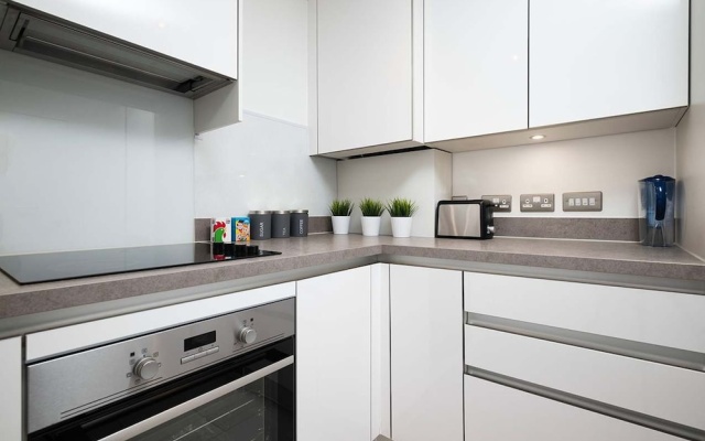 Stunning 2BR Flat With Balcony
