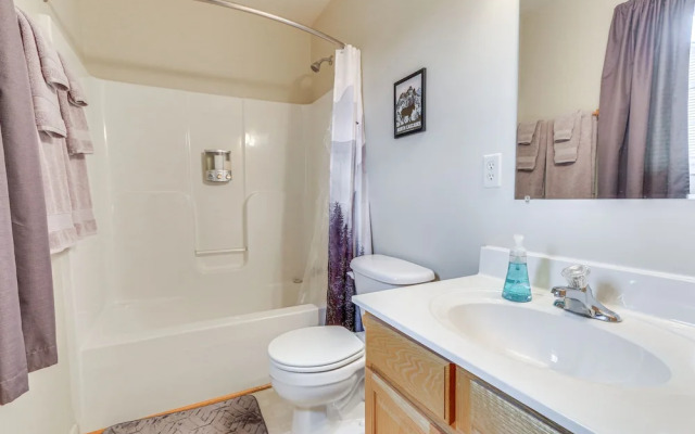 Charming Shenandoah Retreat w/ Deck & Grill!