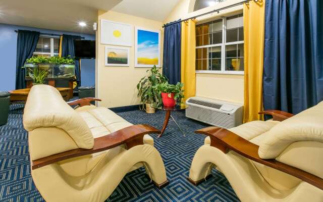 Days Inn & Suites by Wyndham Pryor