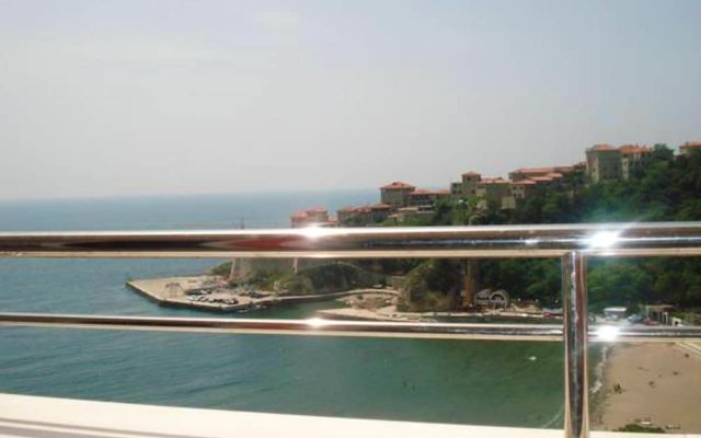Apartment with 2 Bedrooms in Ulcinj, with Wonderful Sea View, Furnished Balcony And Wifi - 100 M From the Beach
