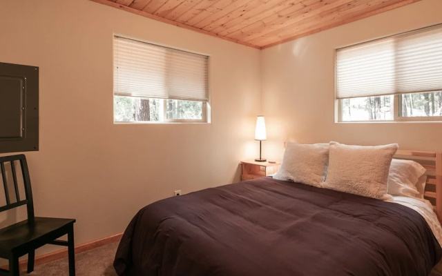 Tivoli Chalet Apartment 3 NW Comfy Cabins