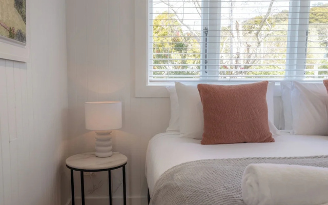 Tahatai Cottage with Spa Pool - Oneroa – Guest Rooms – Blackpool