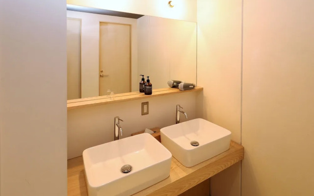 Aet Hotel