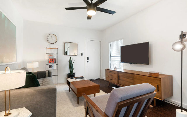 Abode Houston - Montrose Downtown