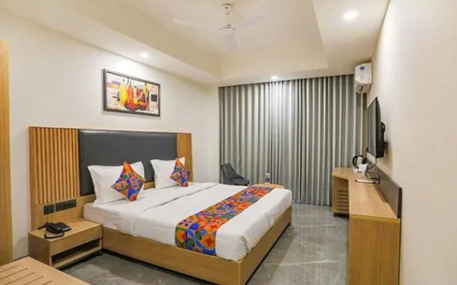 Saltstayz Premier – Cyber Hub