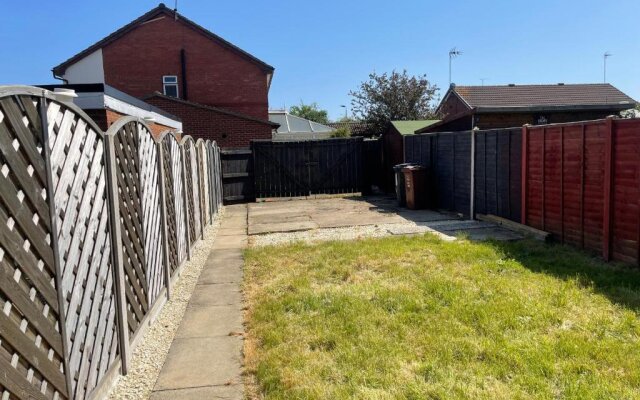 3 Bedroom House, with Free WiFi - Maples Properties Short Lets & Serviced Accommodation Hull