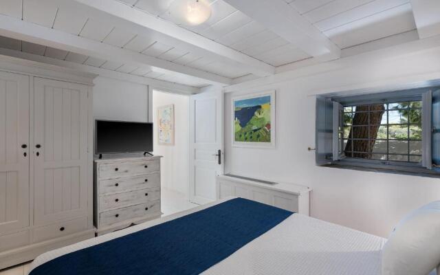 Four Seasons Hydra Luxury Suites
