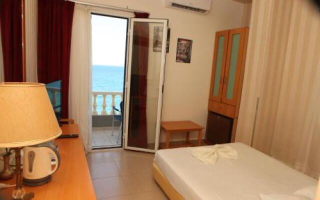 Mantas Seaside Boutique Hotel