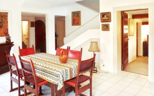 House With 4 Bedrooms in La Gaude, With Wonderful Mountain View, Priva