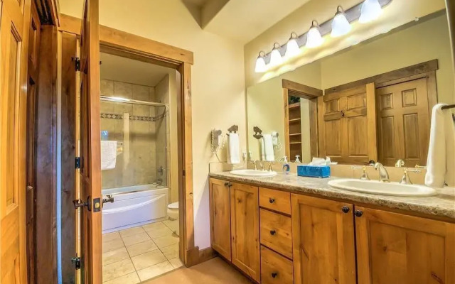 3105 Champagne Lodge,Trappeurs
