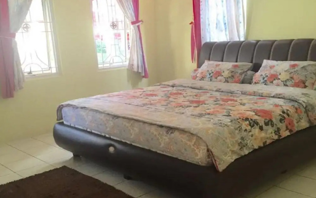 Villa Kota Bunga Camelia