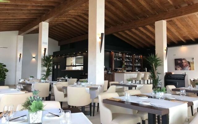 VMG Private Suites - Adults Only