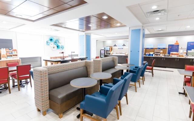 Holiday Inn Express & Suites Knoxville-Farragut by IHG
