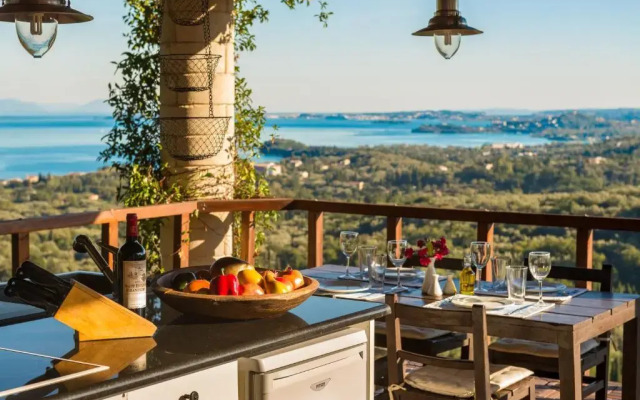 Idyllic Open Air 2BD Villa with Beachview