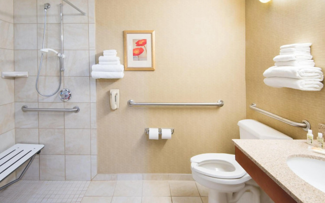 Holiday Inn Hotel & Suites Cincinnati - Eastgate by IHG