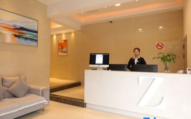 Zsmart Zhishang Hotel(Shanghai Zhenru Subway Station)