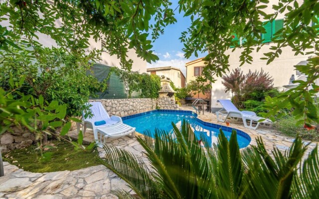 Beautiful Home in Vir With 4 Bedrooms, Wifi and Outdoor Swimming Pool