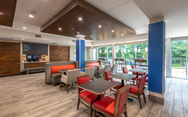 Holiday Inn Express & Suites Greenville S - Piedmont