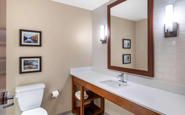 Comfort Inn & Suites