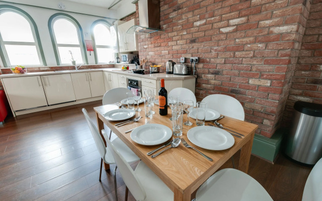 Base Serviced Apartments - Sir Thomas Street