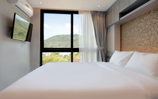 Tropical Hill Views Citygate Suite D609