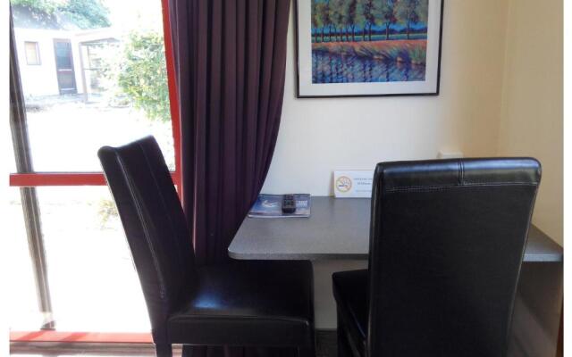 Larchwood Motel