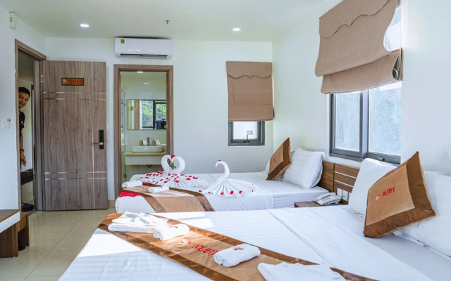 Ruby Hotel Cat Ba
