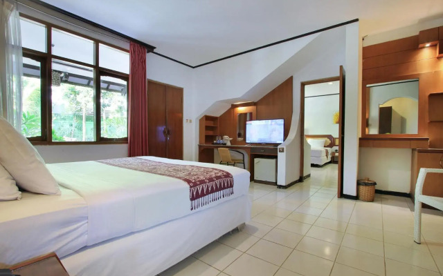 Puri Naga Beachfront Cottages