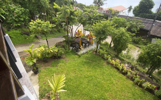 The Green Palm