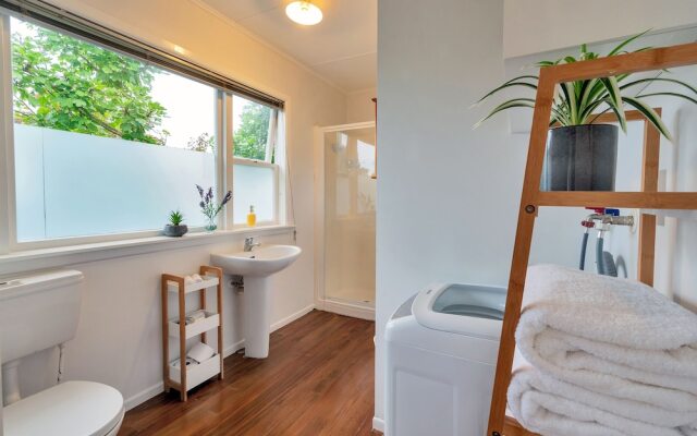 Sunny Grey Lynn Holiday Home