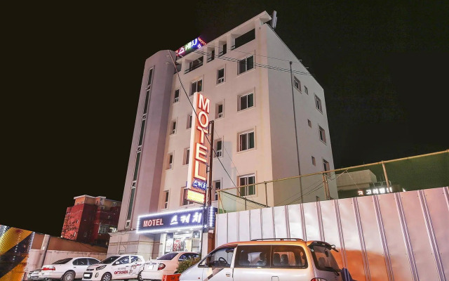 Sketch Motel