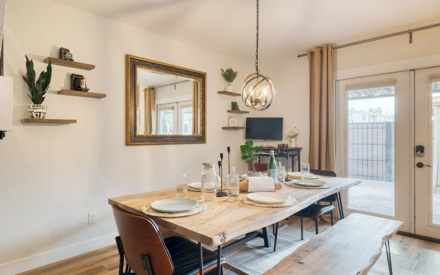 Old Town Treasure by Avantstay Central Location