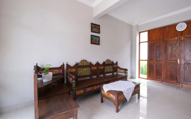 OYO 3906 Dalem Putu Sanjaya Syariah