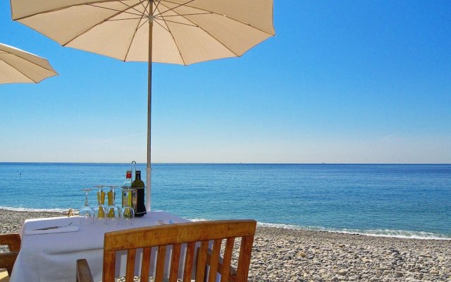Classy Holiday Home With Swimming Pool, Bbq, Terrace, Garden