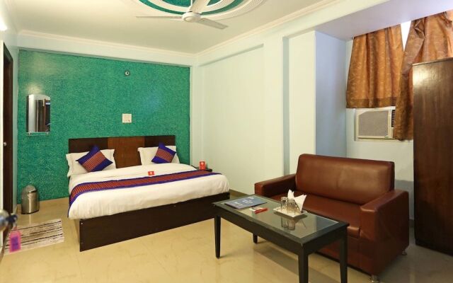 OYO 10048 Hotel Aditya Inn
