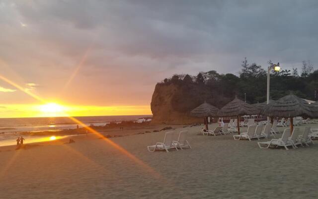 Hotel Baja Montañita