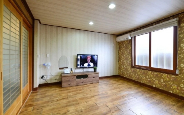 Gyeongju Songlim Byeoljang Pension