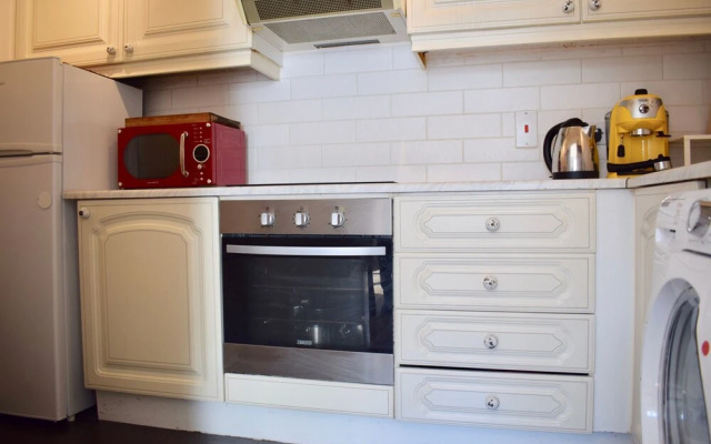 Spacious & Bight City Centre Flat