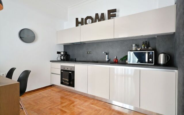 Acropolis Executive Suite