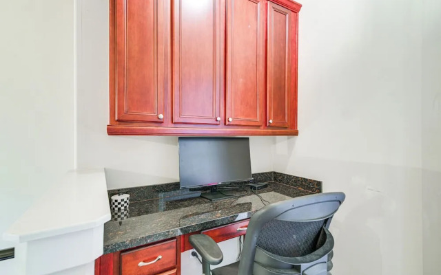 Dtwn Houston Home Near Stadiums: WFH Friendly!