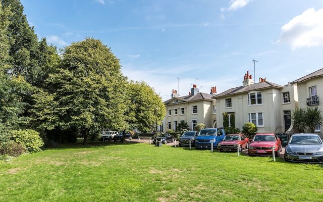 1 Bedroom Apartment Near Central Brighton