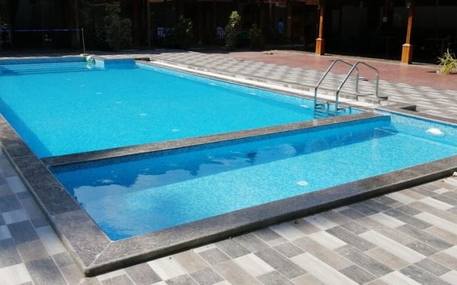 Holiday Inn Beach Resort