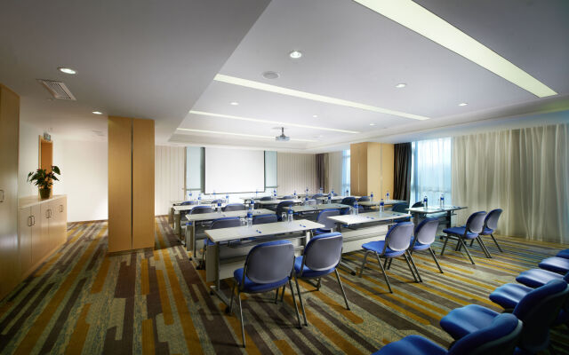 Holiday Inn Express Zhengzhou Airport by IHG