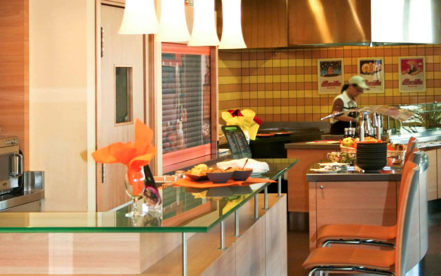 ibis Como